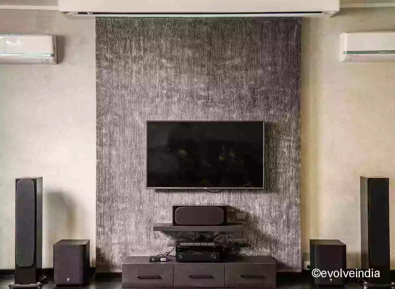 Accent wall design for TV back wall
