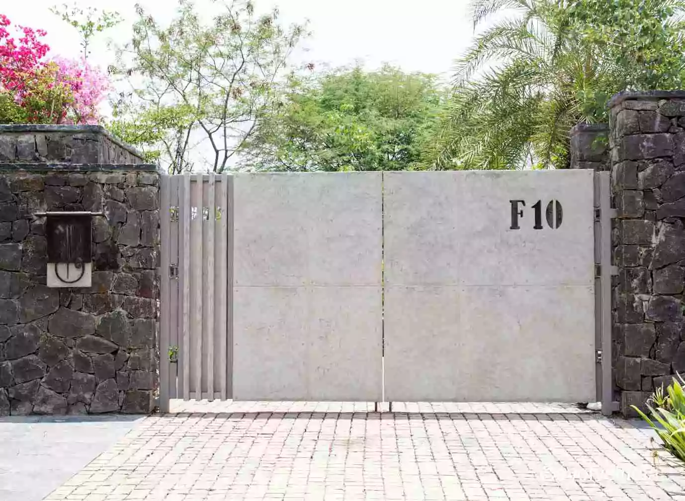 Exterior Wall Texture Design of A Residential Space done by Evolve India using decorative concrete finishes