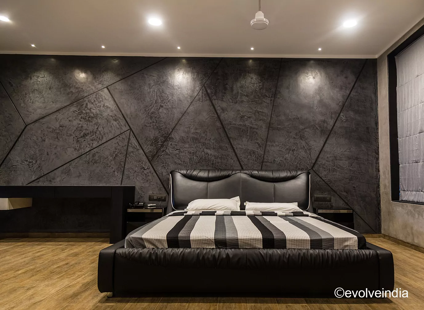 Accefnt wall designed by Evolve India using decorative concrete and liquid metal finish