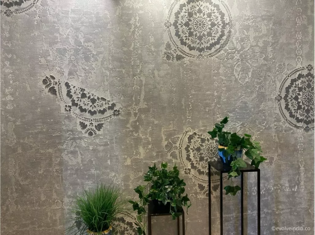 Artistic foyer wall designed using decorative concrete by Evolve India